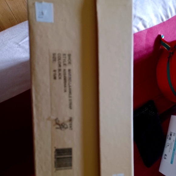 MICHEL KORS Black Patten Leather & Marble bottom heel - Picture 4 of 4